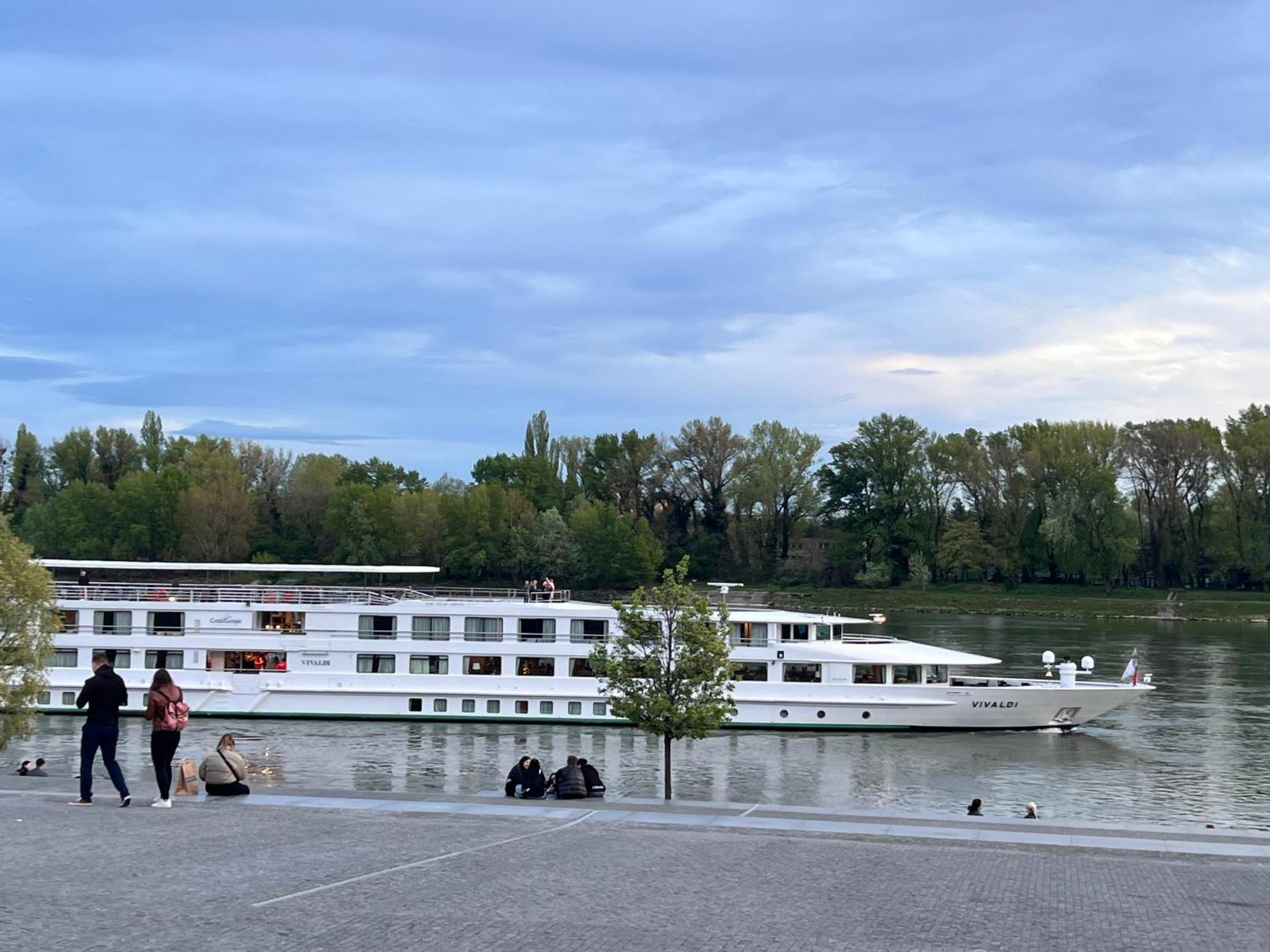 River Front Mezonet Eurovea Bratislava Luaran gambar
