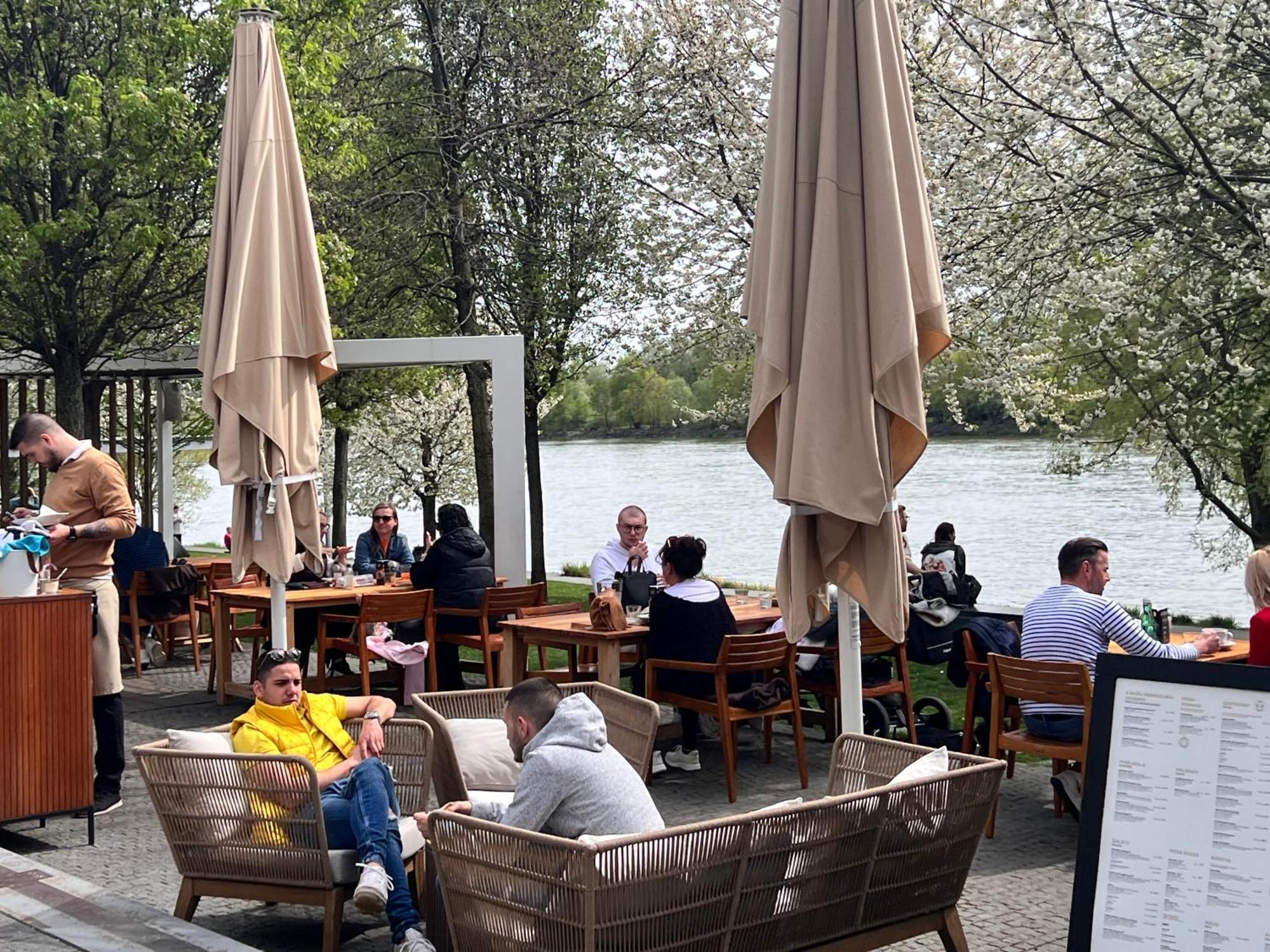 River Front Mezonet Eurovea Bratislava Luaran gambar