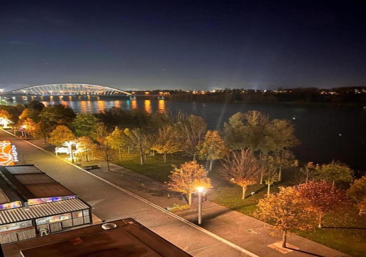 River Front Mezonet Eurovea Bratislava Luaran gambar