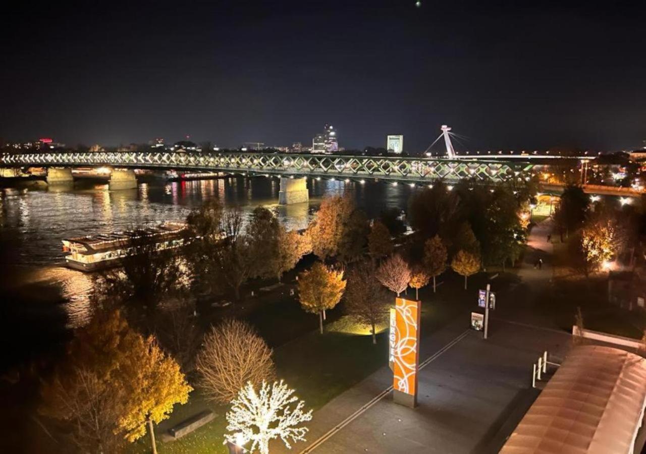 River Front Mezonet Eurovea Bratislava Luaran gambar