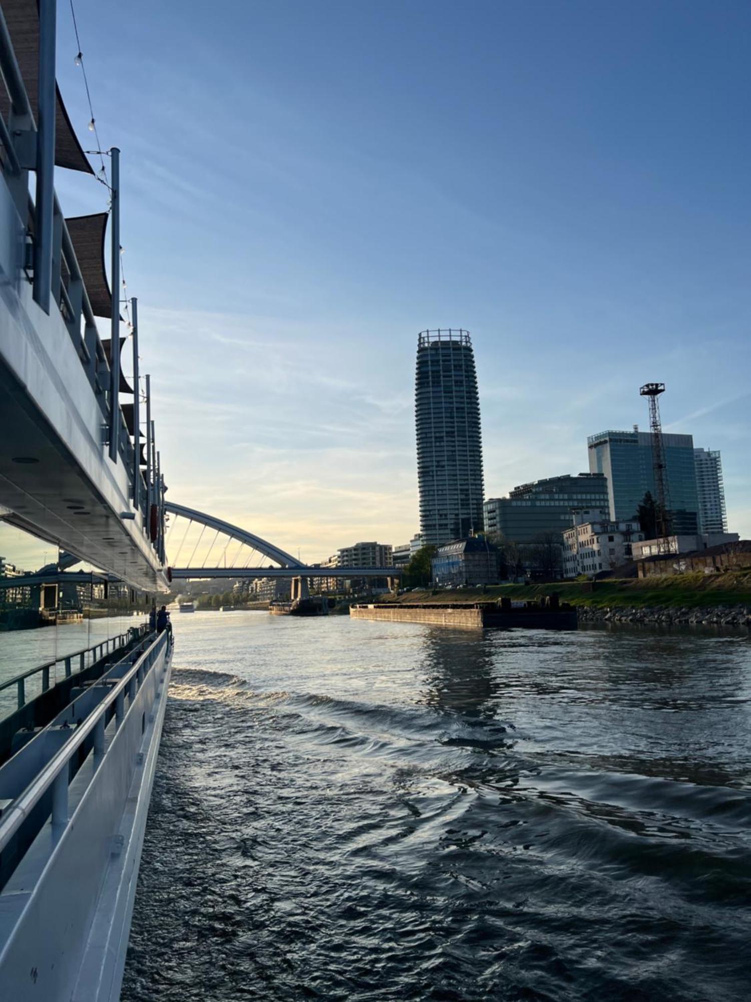 River Front Mezonet Eurovea Bratislava Luaran gambar