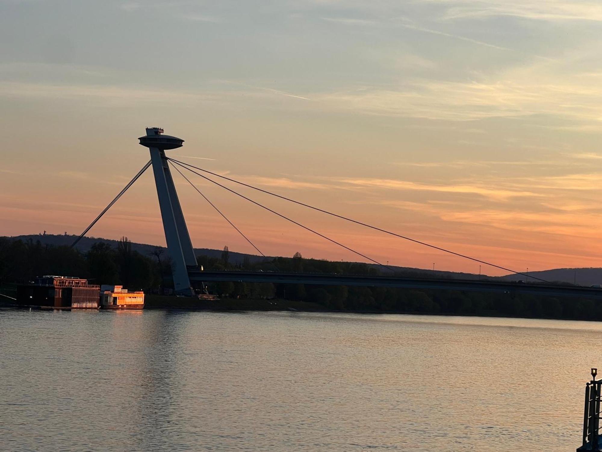 River Front Mezonet Eurovea Bratislava Luaran gambar